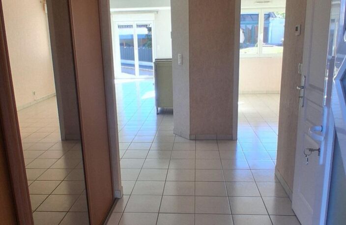 Maison contemporaine de plein pied sans travaux — photo 3