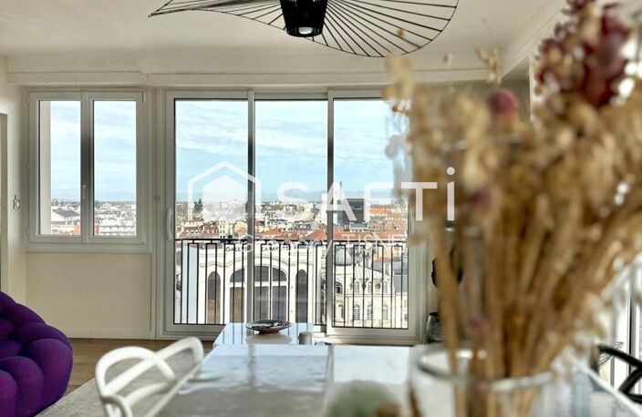 Au cœur de la ville, profitez d'une vue exceptionnelle sur la place Clémenceau et les Pyrénées — photo 4