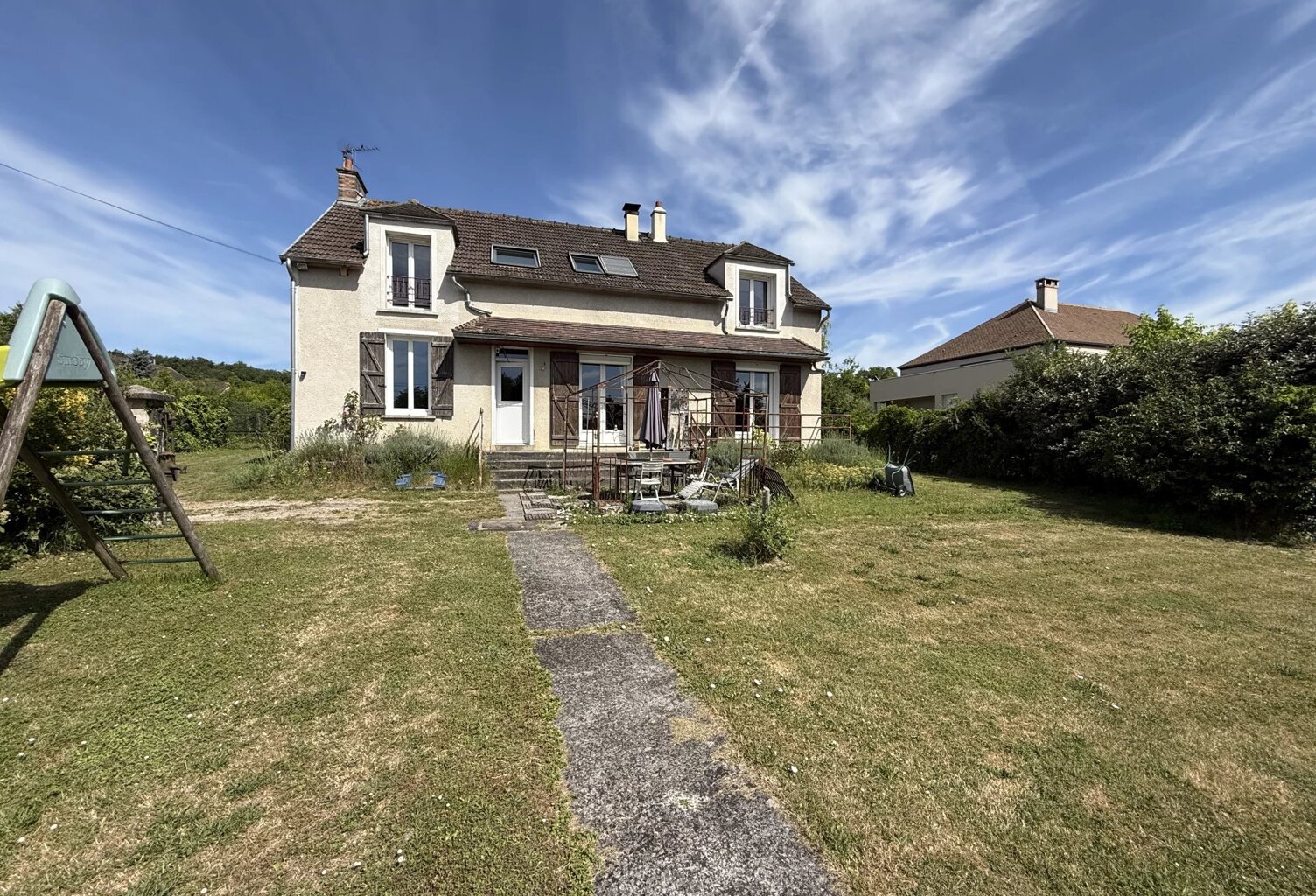 Maison familiale d'environ 155 M2 à proximité de Montigny Sur Loing avec 6 chambres sur une parcelle de 2165 m2. — photo 1