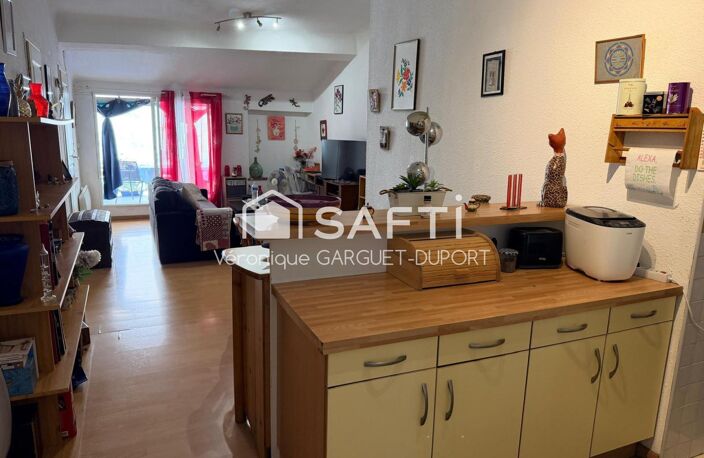 Immeuble avec local commercial et logement avec terrasse — photo 2