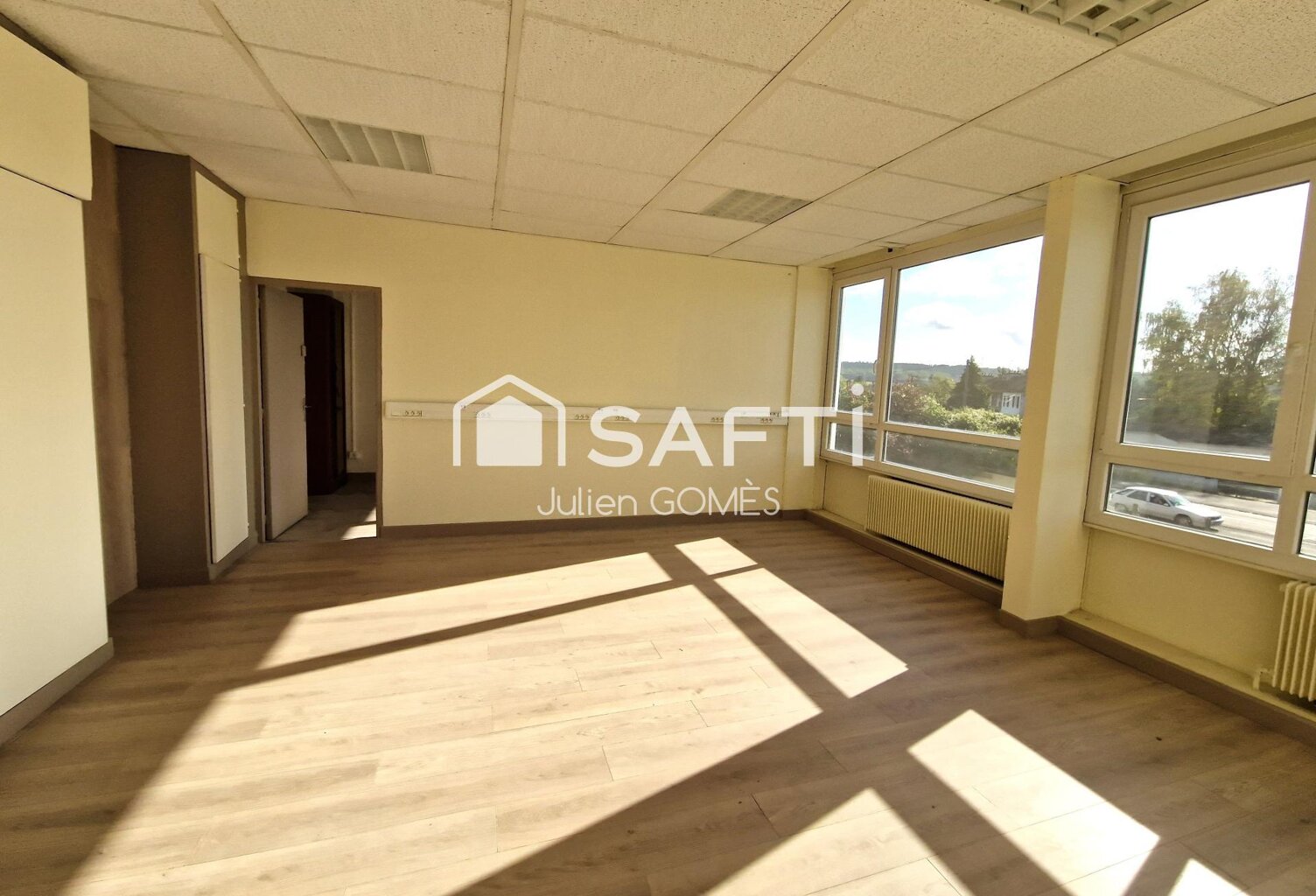 Bureau 2 pièces de 45 m2 à louer - 77470 TRILPORT — photo 1