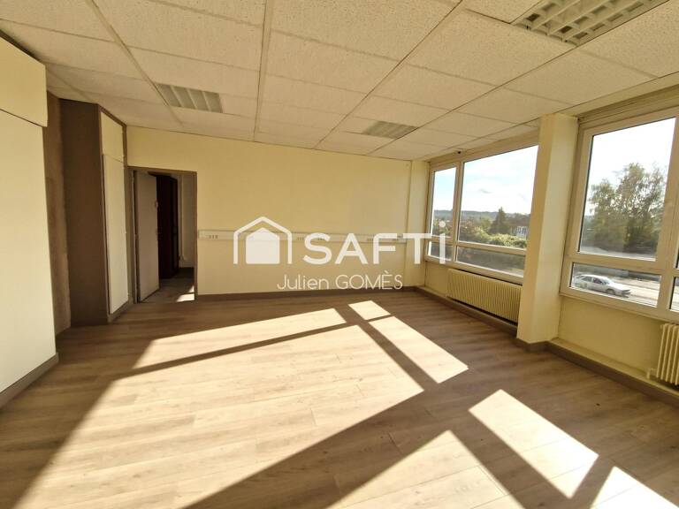 Bureau 2 pièces de 45 m2 à louer - 77470 TRILPORT — photo 1