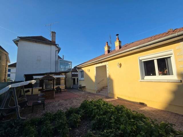 MAISON DE PLAIN-PIED AVEC DÉPENDANCE RÉNOVÉE, 3 GARAGES ET CUISINE D'ÉTÉ ! — photo du bien