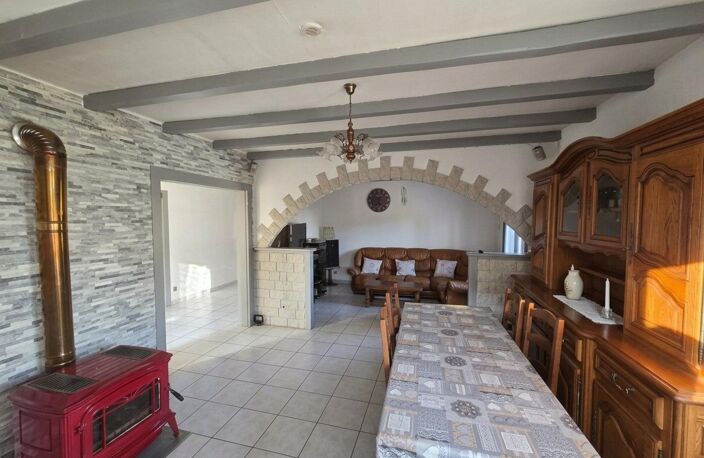 MAISON DE PLAIN-PIED AVEC DÉPENDANCE RÉNOVÉE, 3 GARAGES ET CUISINE D'ÉTÉ ! — photo 2