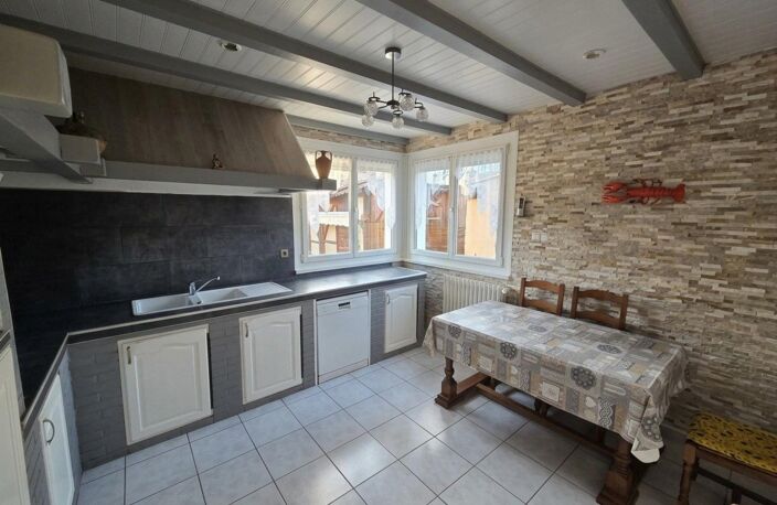 MAISON DE PLAIN-PIED AVEC DÉPENDANCE RÉNOVÉE, 3 GARAGES ET CUISINE D'ÉTÉ ! — photo 3