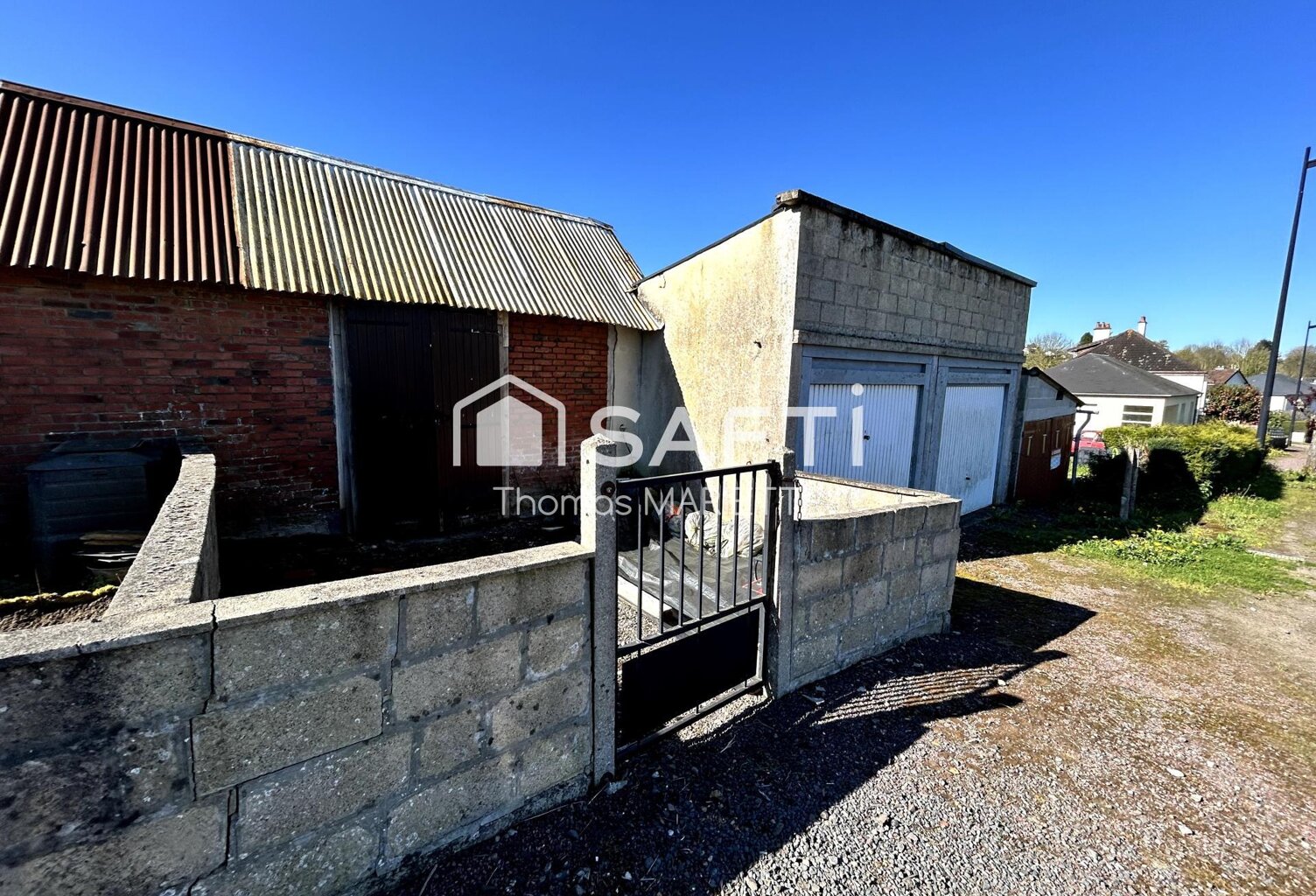 Garage avec cave, remise et terrasse — photo 1