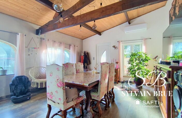 Maison lumineuse avec jardin clos, terrasse et carport — photo 2