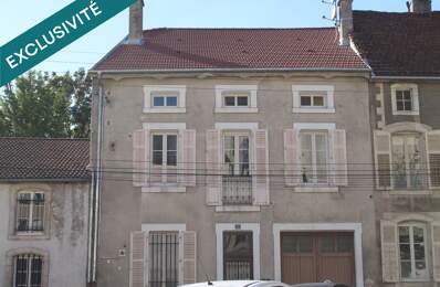 maison de centre ville avec une petite cour — photo du bien