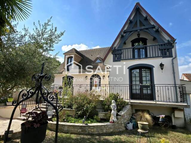 Maison avec Beau Volume et Terrain de 701 m² — photo du bien