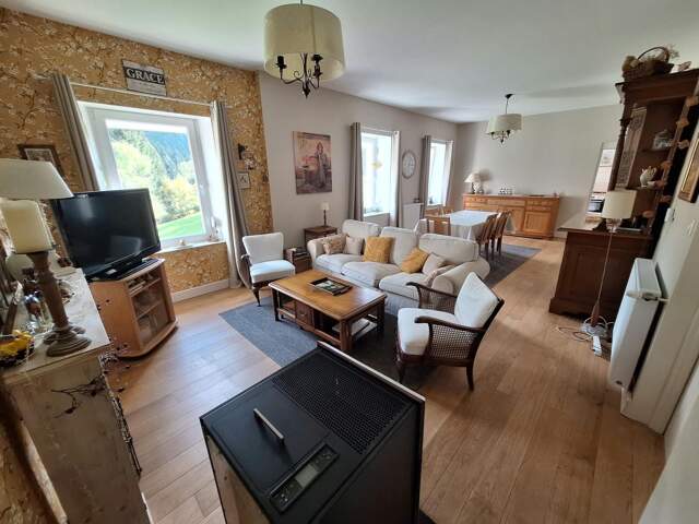 maison rénovée au calme au pied des montagnes — photo du bien