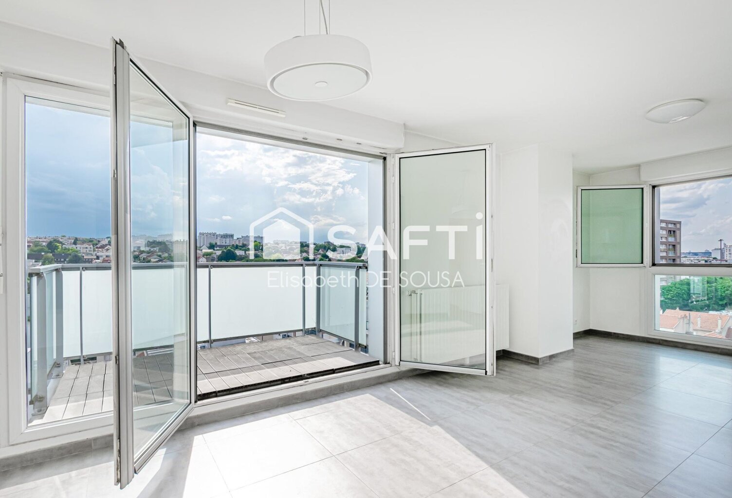 AGREABLE APPARTEMENT SANS VIS A VIS PROCHE TRAMWAY — photo 1