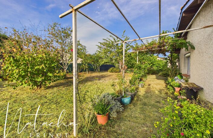 Plain-pied lumineux, jardin arboré et treille — photo 2