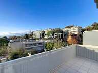 DERNIER ETAGE  LUMINEUX — photo 2