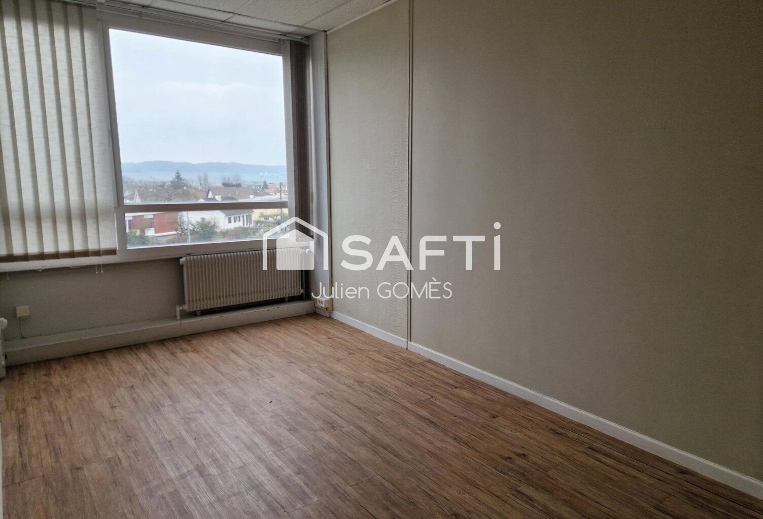 Bureau 1 pièce de 15m2 à louer - 77470 Trilport — photo 1