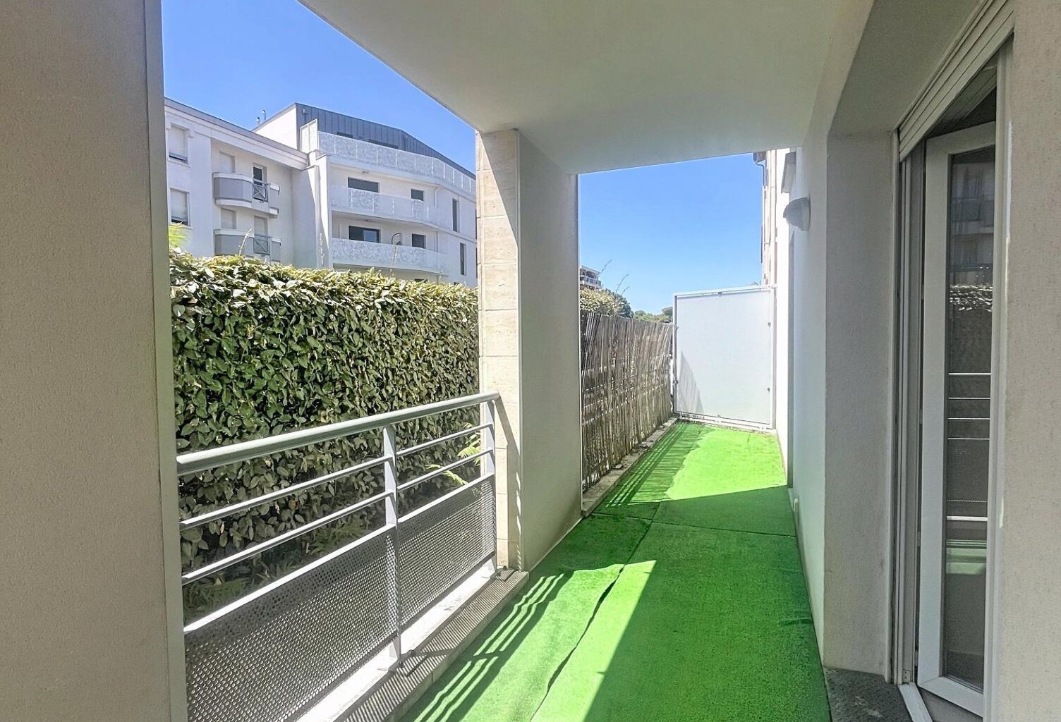 le Bouscat centre - T2 de 41 m2 avec terrasse et parking. — photo 1