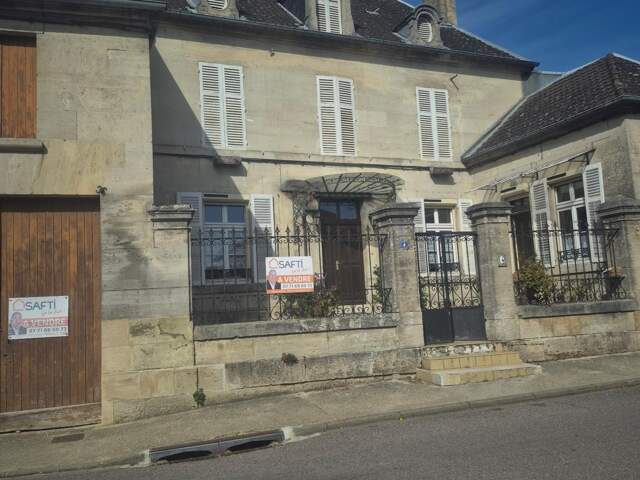 Grande maison de caractère à rénover ! — photo du bien