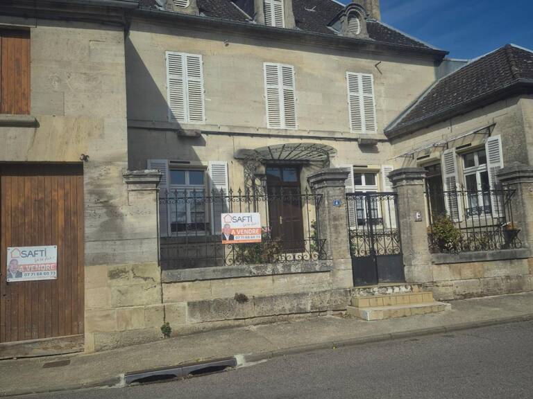 Grande maison de caractère à rénover ! — photo 1