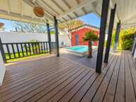 Beaux volumes pour une vie de famille, avec chambre au rdc, piscine et trois stationnements. — photo 2