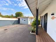 Beaux volumes pour une vie de famille, avec chambre au rdc, piscine et trois stationnements. — photo 4
