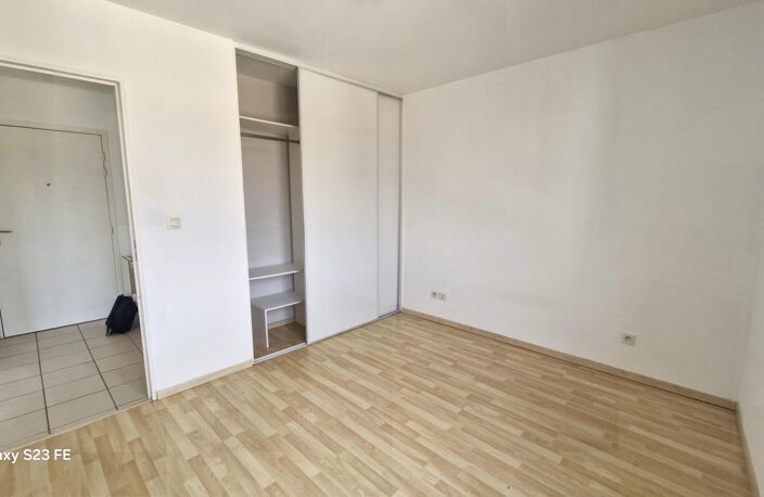 Au Calme , proche commerce , proche transport — photo 3