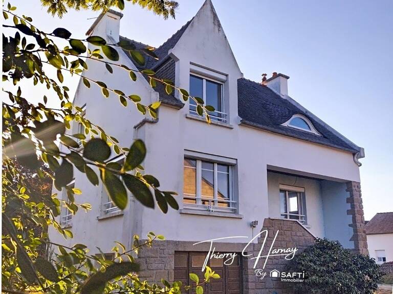 **LOCQUIREC  Élégante maison rénovée avec vue mer, à 5 minutes à pied des plages** — photo 1