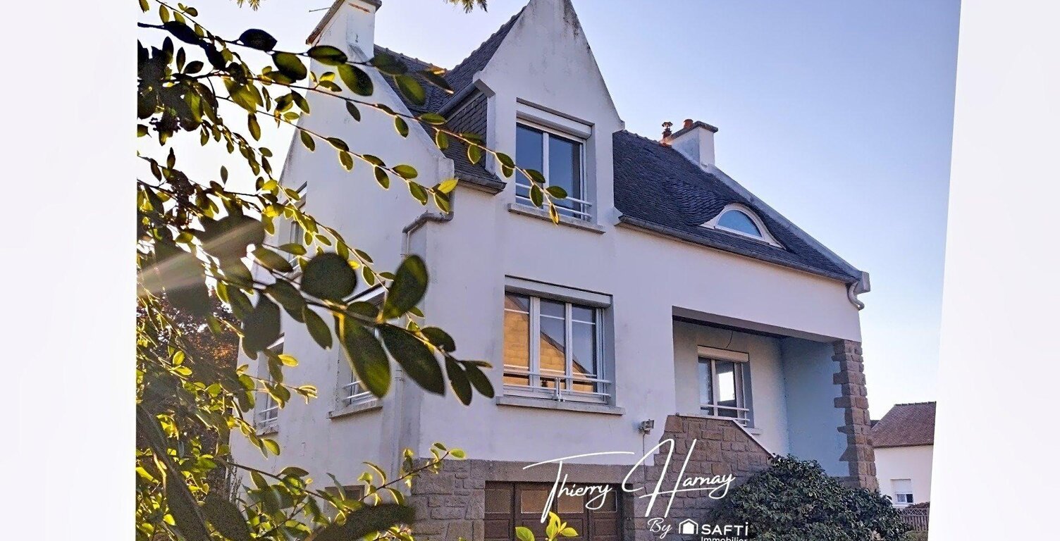 **LOCQUIREC  Élégante maison rénovée avec vue mer, à 5 minutes à pied des plages** — photo 1
