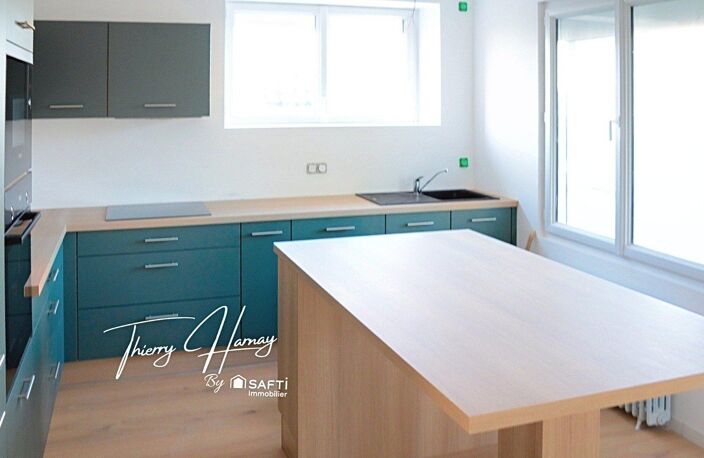 **LOCQUIREC  Élégante maison rénovée avec vue mer, à 5 minutes à pied des plages** — photo 3