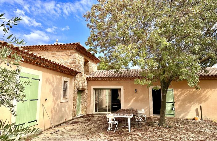Villa — photo 2