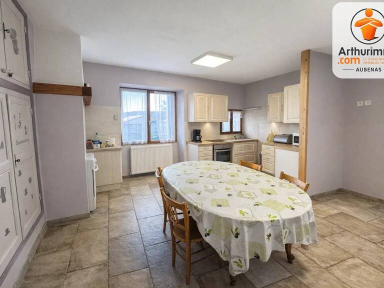Une maison de hameau face aux collines ardéchoises — photo 1