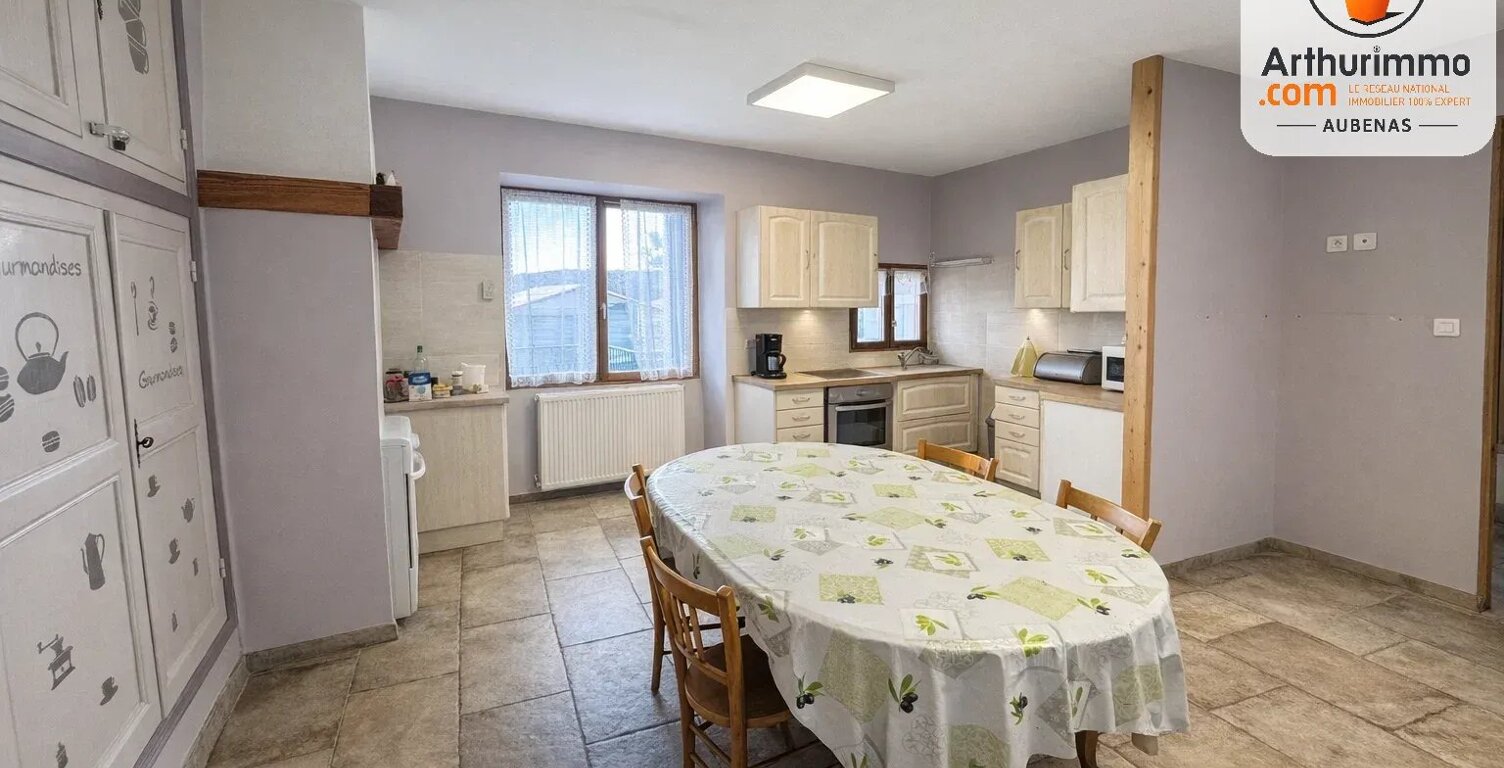 Une maison de hameau face aux collines ardéchoises — photo 1