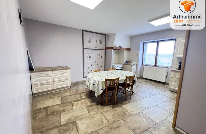 Une maison de hameau face aux collines ardéchoises — photo 3