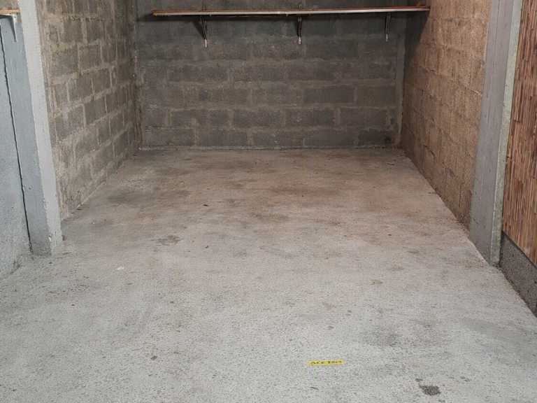 GARAGE 18 M2 À VENDRE   NICE L'ARIANE   18 000 EUR — photo 1