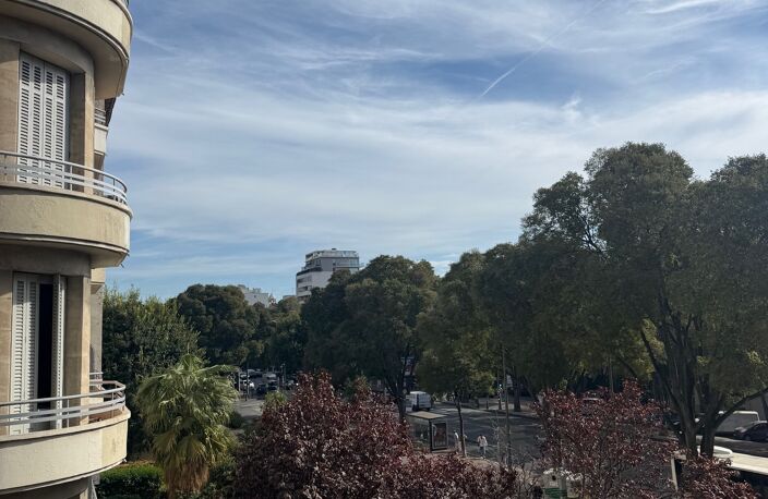 Location appartement 4 pièces 70 m² à Marseille 8 (13008) — photo 2