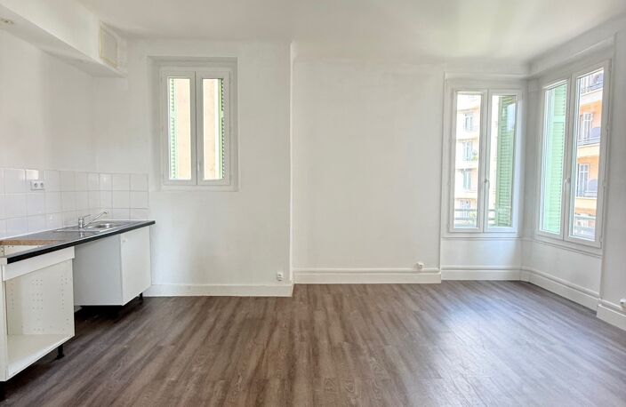 Location appartement 4 pièces 70 m² à Marseille 8 (13008) — photo 4