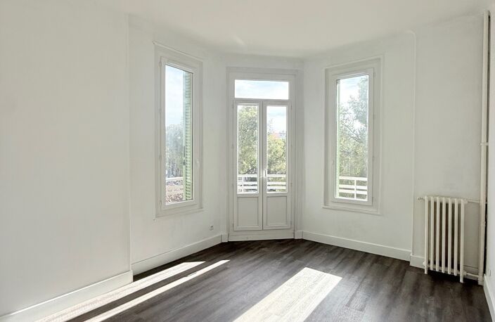 Location appartement 4 pièces 70 m² à Marseille 8 (13008) — photo 3
