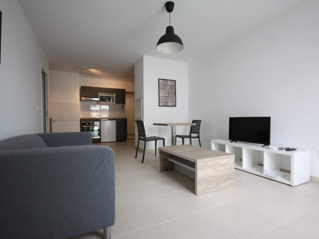 Spacieux appartement 2 pièces dans un immeuble neuf — photo du bien