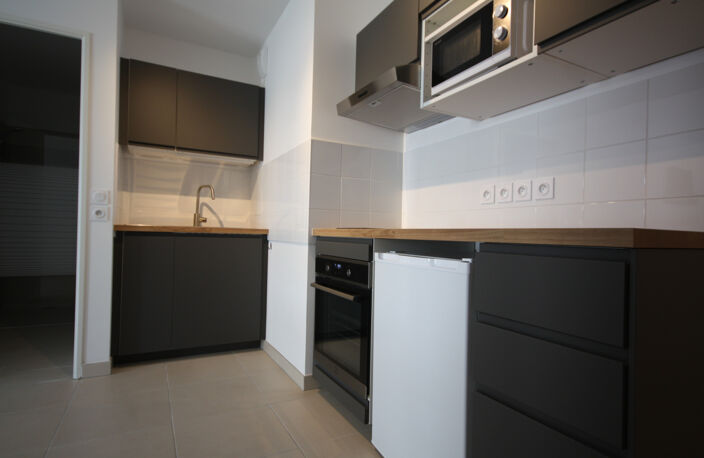 Spacieux appartement 2 pièces dans un immeuble neuf — photo 3