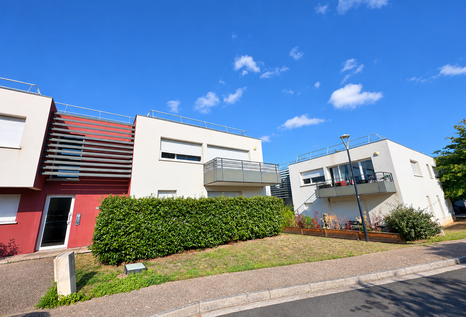 Appartement T2 avec extérieur et place de parking - ARTIGUES — photo 1