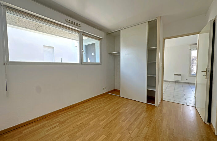 Appartement T2 avec extérieur et place de parking - ARTIGUES — photo 4