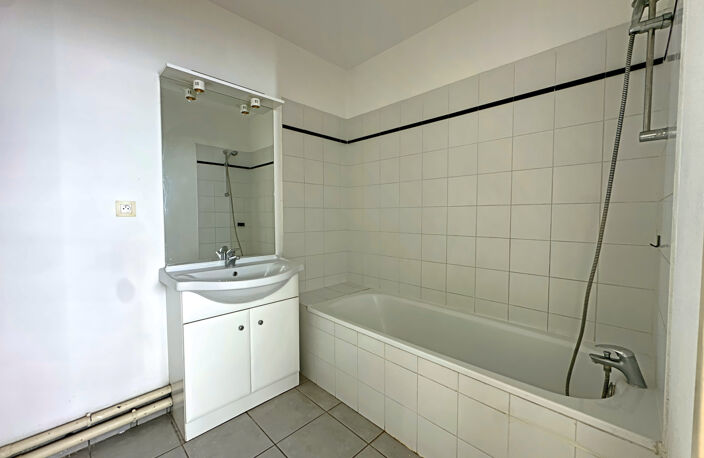 Appartement T2 avec extérieur et place de parking - ARTIGUES — photo 5