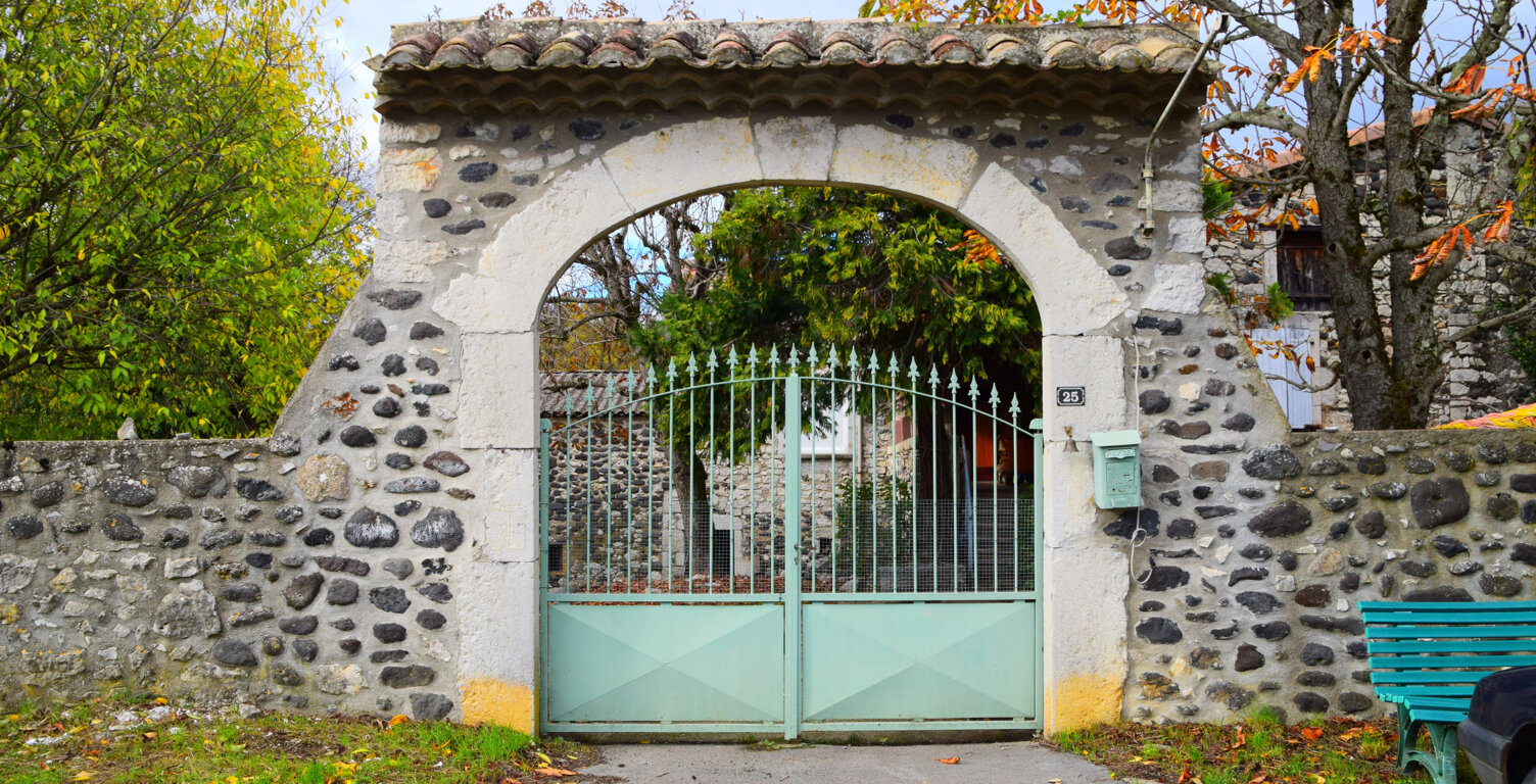 Dépt. 07 - A VENDRE à LAVILLEDIEU - Maison ancienne en pierr — photo 1