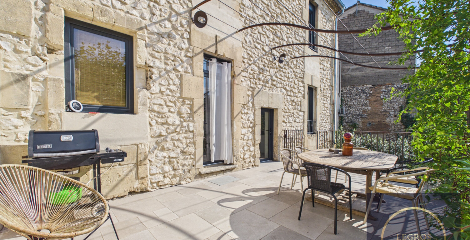 Mas de ville en pierre avec piscine et garage en centre vill — photo 1