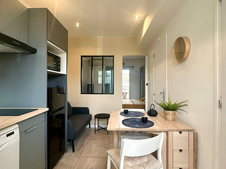 À louer   Studio 20 m2 avec balcon, loggia et parking à Sain — photo 1