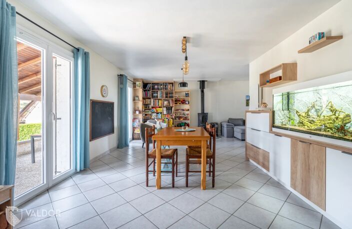 SAVIGNY – Maison familiale rénovée avec vue dégagée et grand sous-sol — photo 2