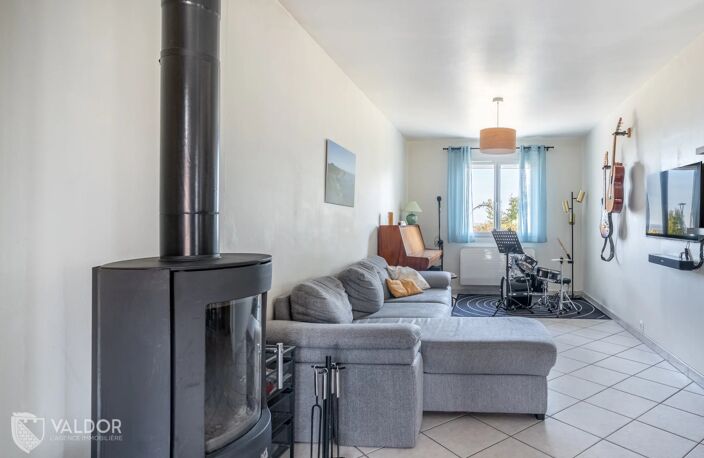 SAVIGNY – Maison familiale rénovée avec vue dégagée et grand sous-sol — photo 3