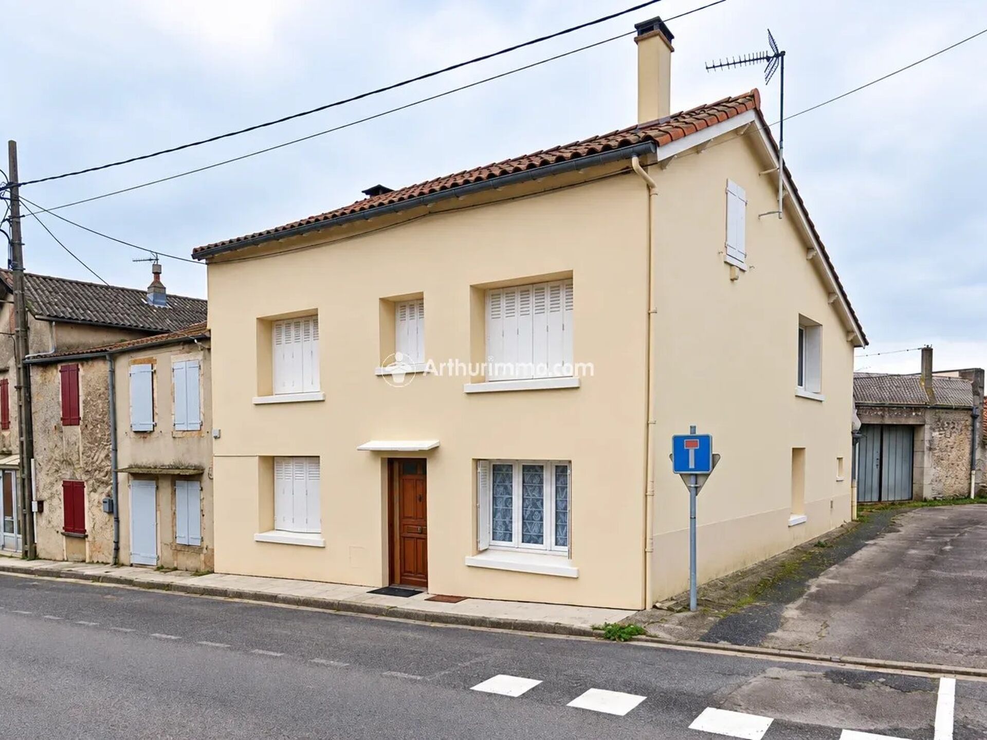 Maison 6 pièces 160 m² · à L'Hospitalet-du-Larzac · 160 m² · 233 000 €