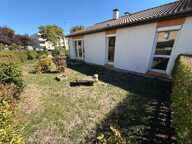 Maison de plain-pied avec jardin et garage — photo 2