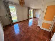 Maison de plain-pied avec jardin et garage — photo 4