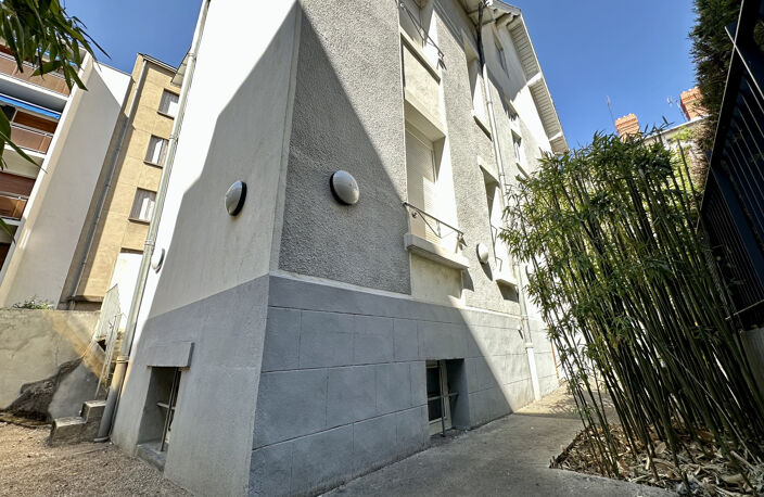 Maison de ville divisée en appartements et locaux profession — photo 2