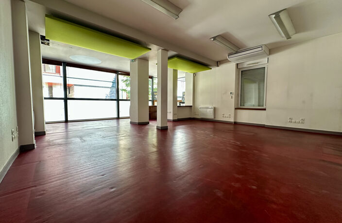 Maison de ville divisée en appartements et locaux profession — photo 3